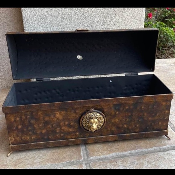 Jose Torres rectangular metal decorative box - Picture 5 of 14